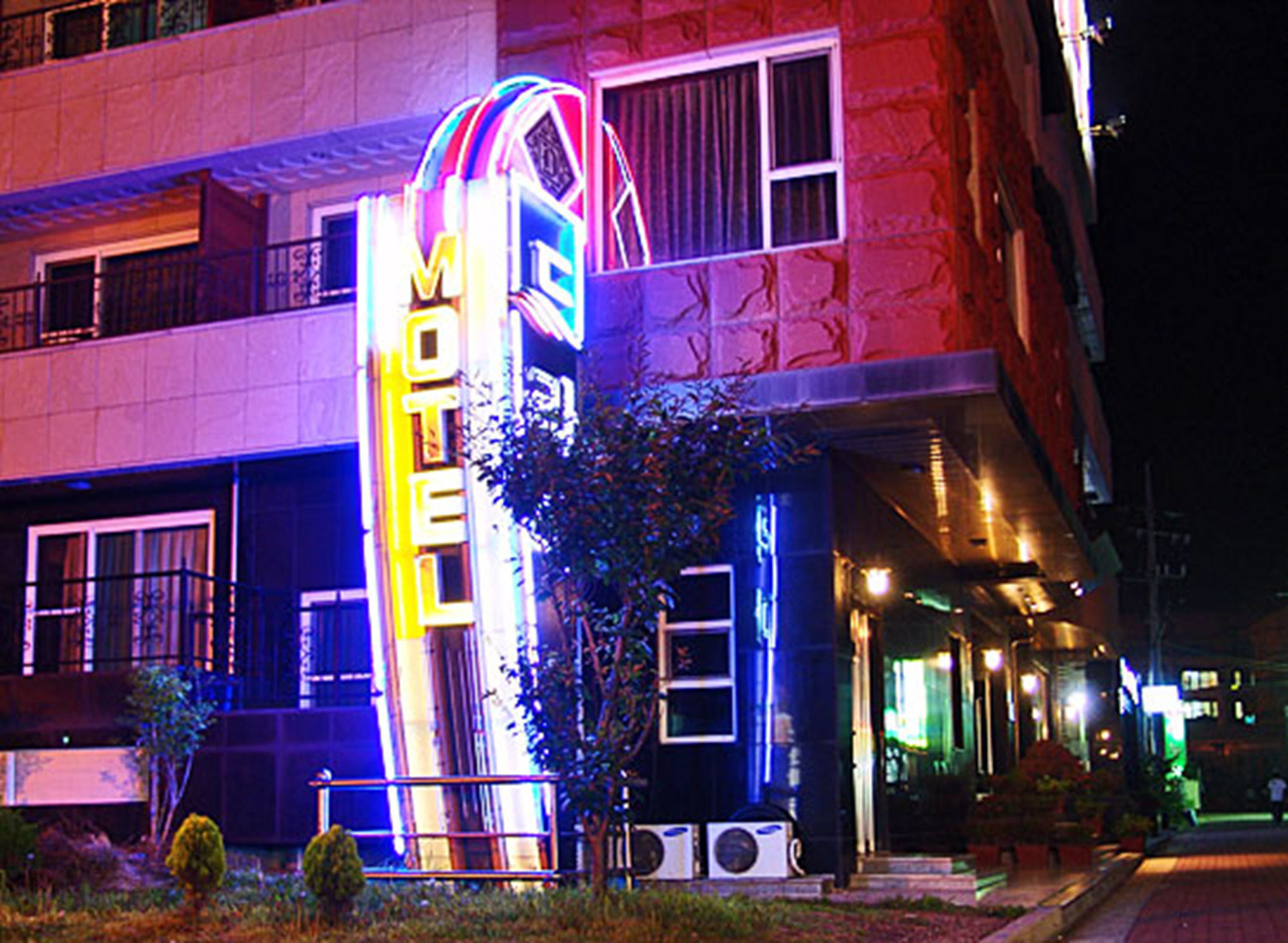 בוריאונג Drama Motel מראה חיצוני תמונה