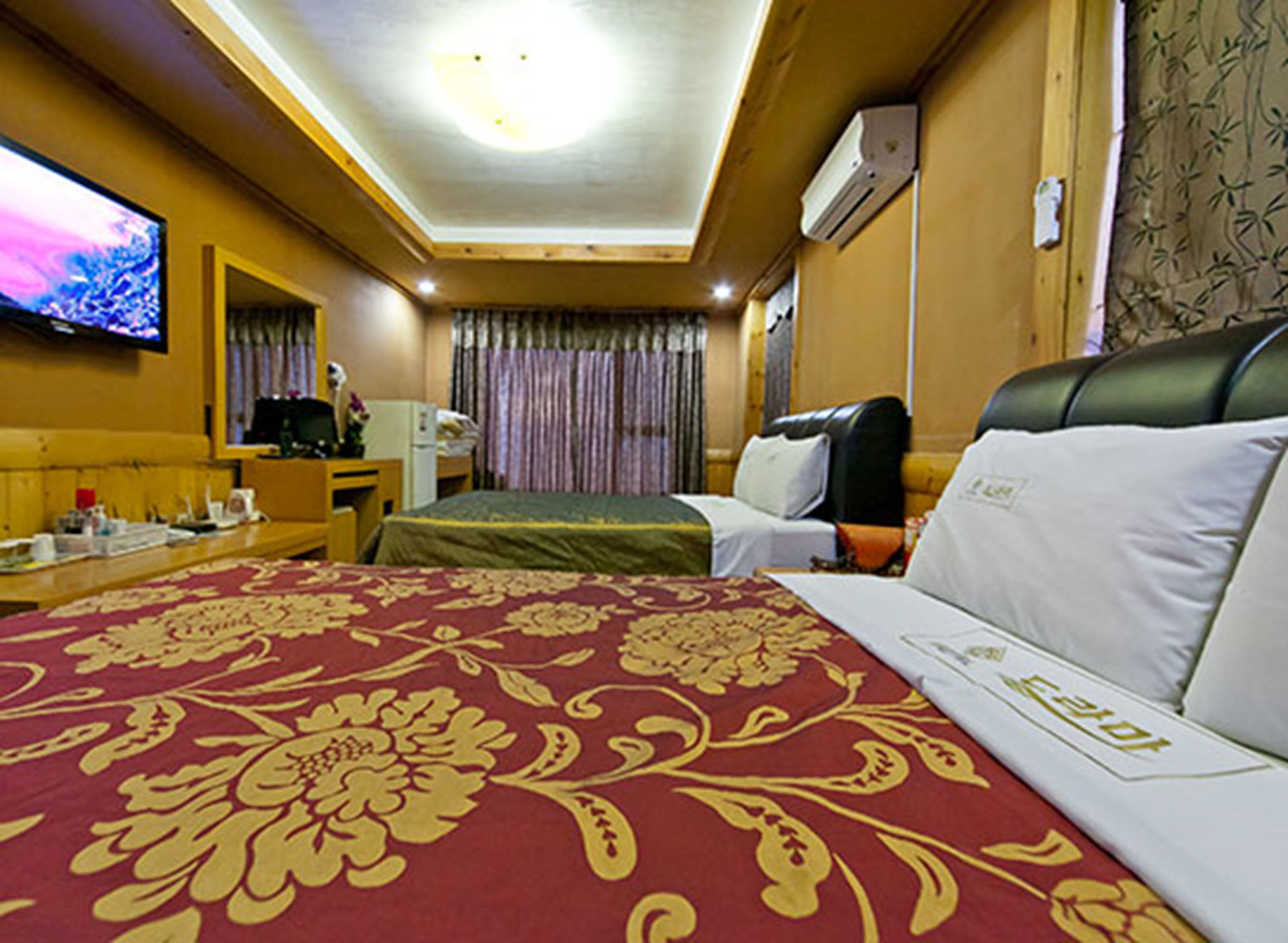 בוריאונג Drama Motel מראה חיצוני תמונה